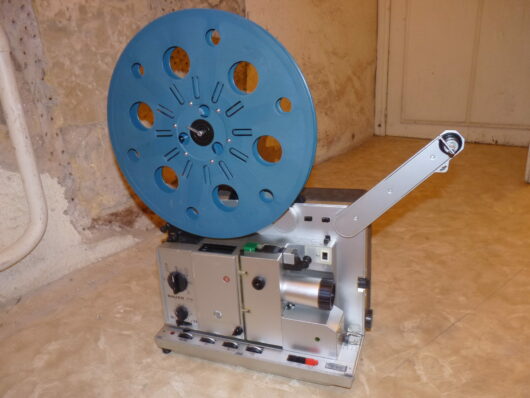 Projecteur 16mm sonore Bauer P6