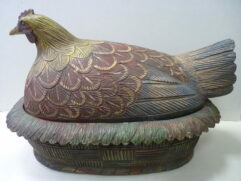 Grand coffre forme poule