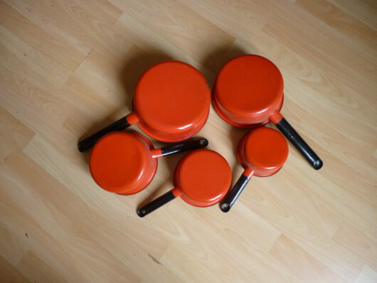 Lot de 5 casseroles émaillées rouge – Image 4