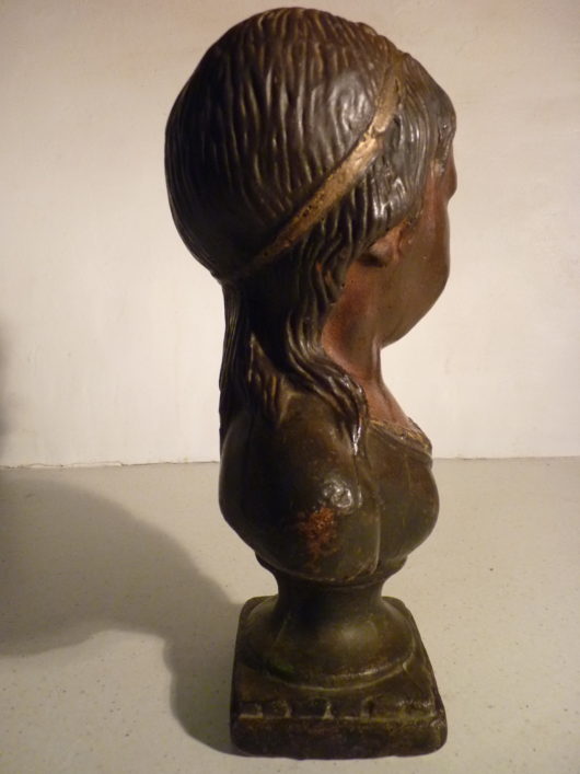 Buste enfant en plâtre polychrome – Image 3
