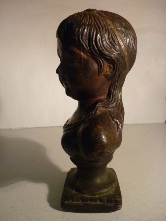 Buste enfant en plâtre polychrome – Image 5